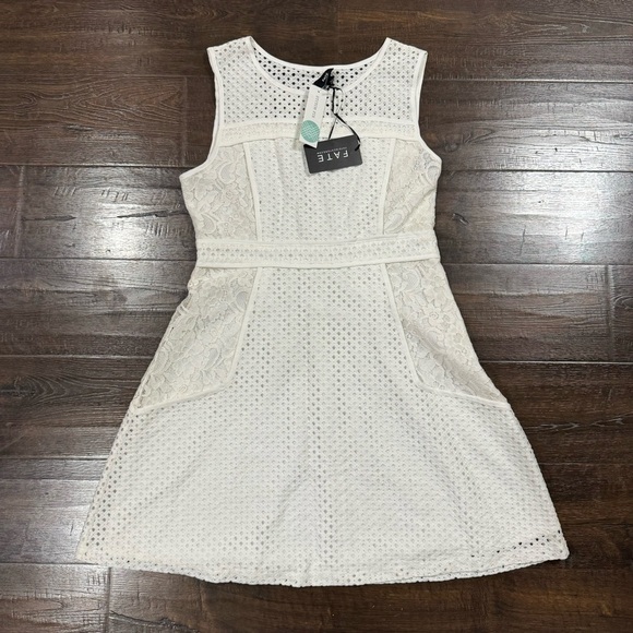 Fate Jonetta White Sleeveless Lace Dress Size Large Women - Picture 1 of 11